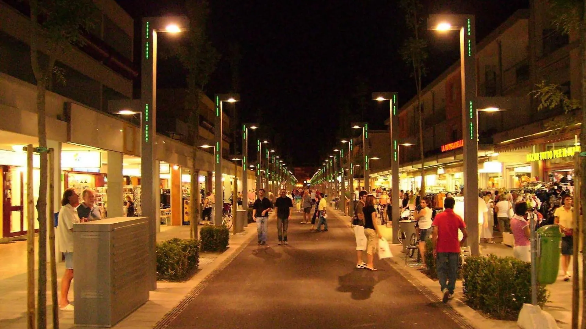 Luminous Flat 80M From The Beach - Beahost Bibione 0*,  Italy