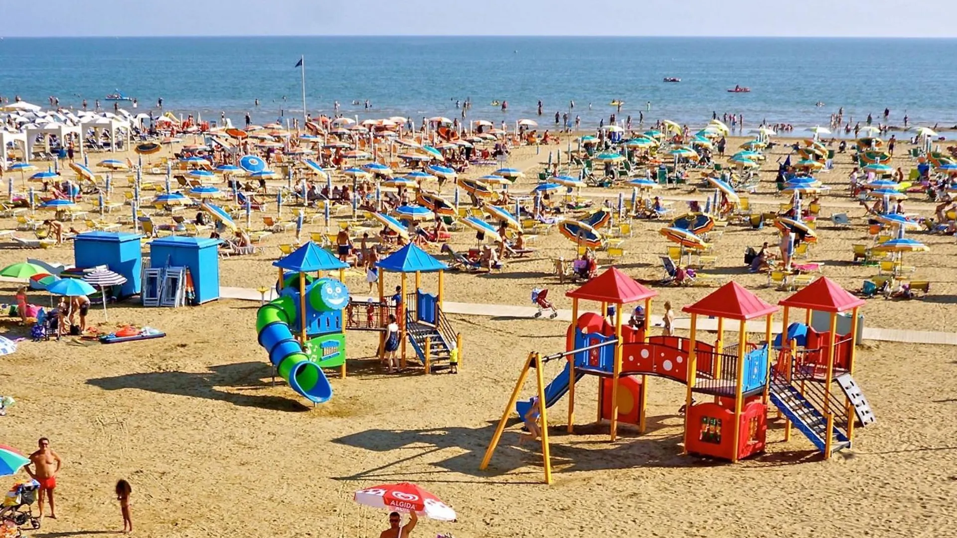 Luminous Flat 80M From The Beach - Beahost Bibione 0*,  Italy